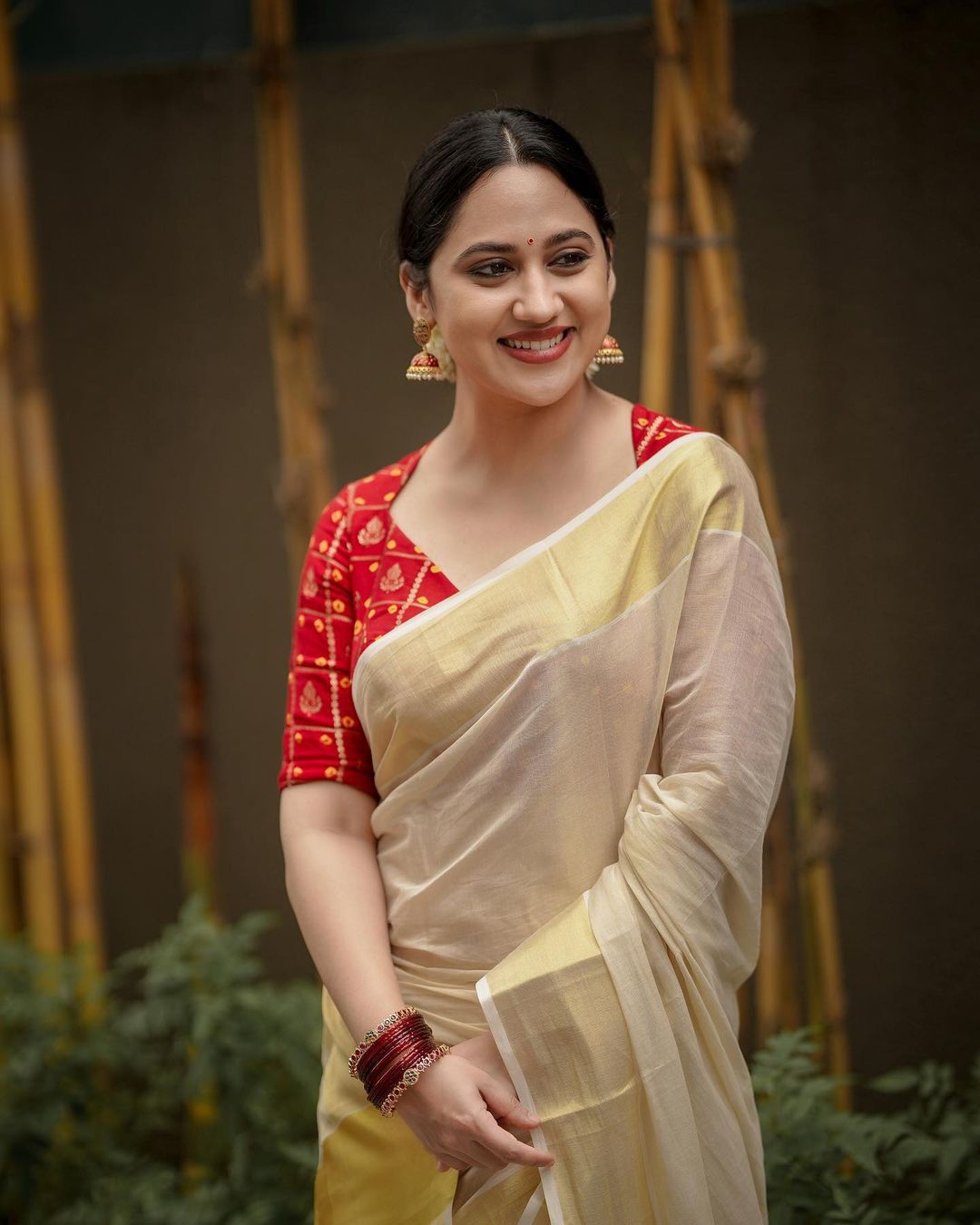 malayalam actress miya george images in yellow saree red blouse